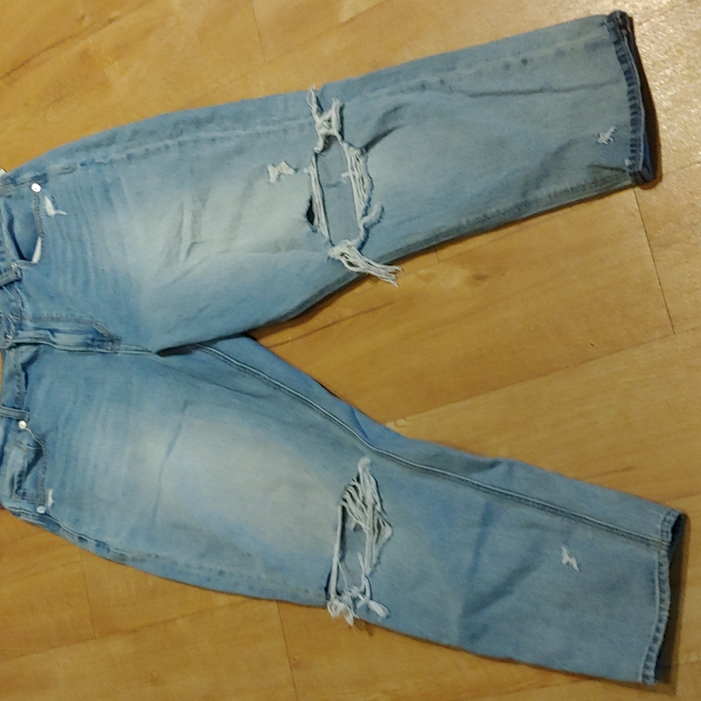 AE Ripped Mom Jean - Picture 4 of 10